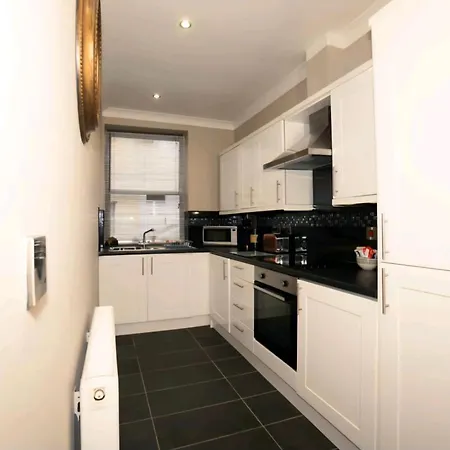 Stones Throw * Scarborough