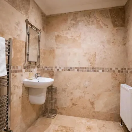 Stones Throw Apartment Scarborough